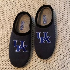 University of Kentucky Men’s Soft Leather Slippers-Faux Fur Lined-Small 7/8